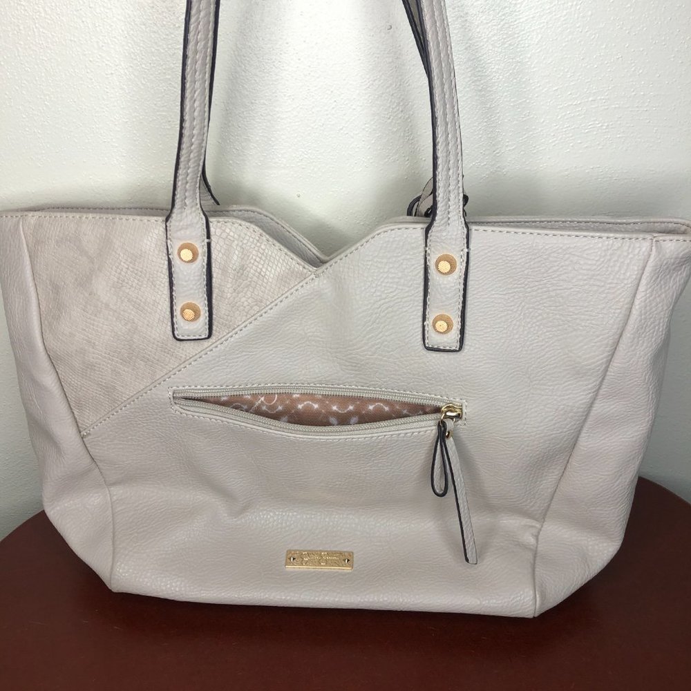 Jessica Simpson Faux Leather Two Toned Shoulder Bag Tote Logo Charm EUC - Picture 2 of 9